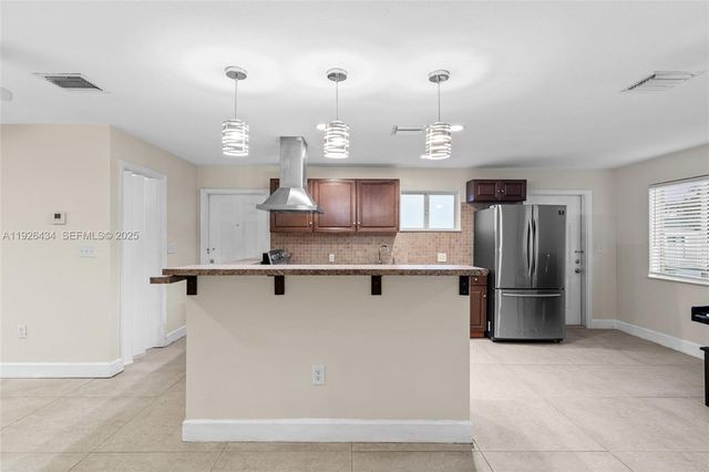 1472 SW 44th Ave 1, Fort Lauderdale, FL 33317