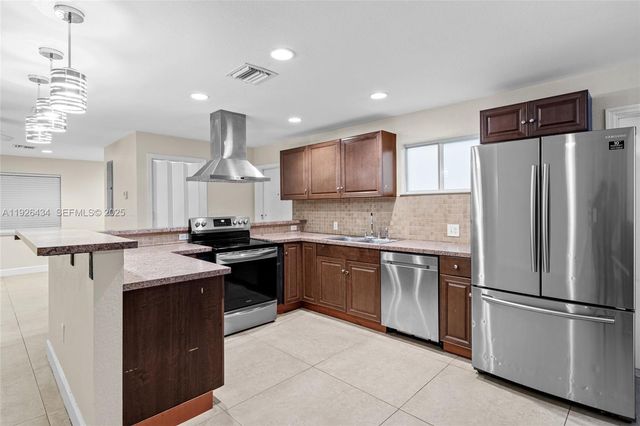 1472 SW 44th Ave 1, Fort Lauderdale, FL 33317