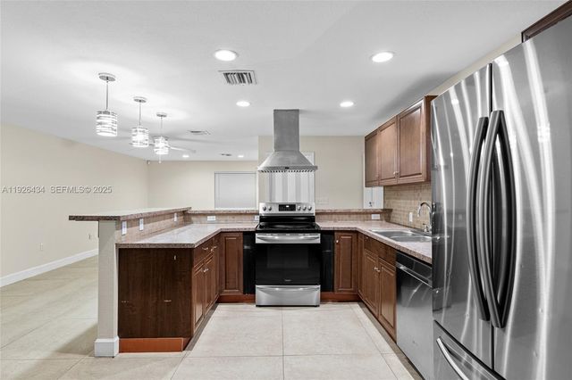 1472 SW 44th Ave 1, Fort Lauderdale, FL 33317