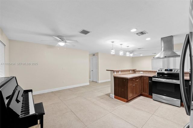 1472 SW 44th Ave 1, Fort Lauderdale, FL 33317