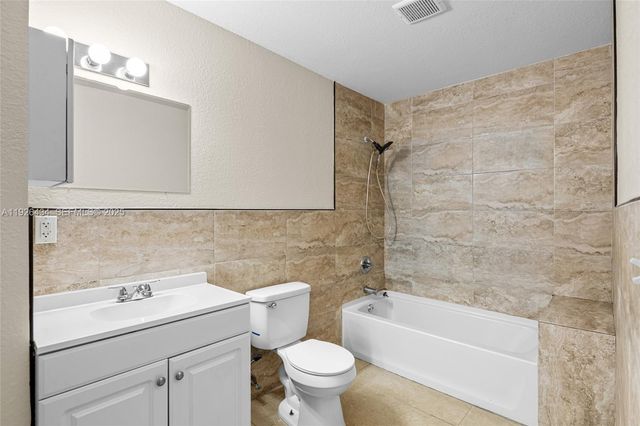 1472 SW 44th Ave 1, Fort Lauderdale, FL 33317