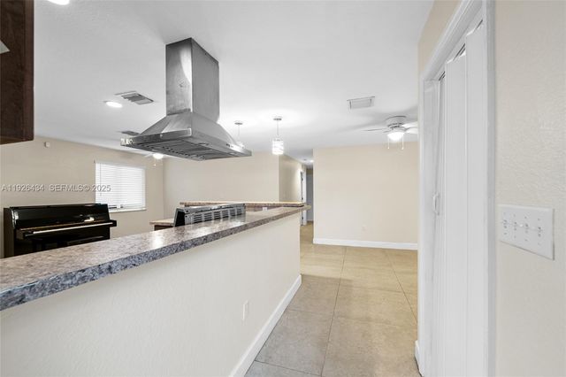 1472 SW 44th Ave 1, Fort Lauderdale, FL 33317