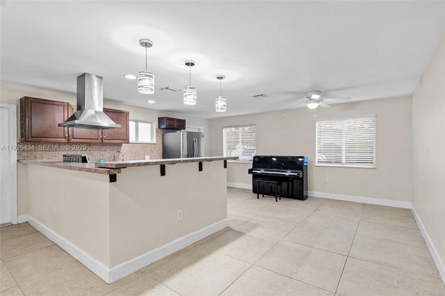 1472 SW 44th Ave 1, Fort Lauderdale, FL 33317