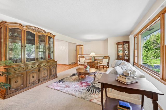 5137 Duggan Plaza, Edina, MN 55439