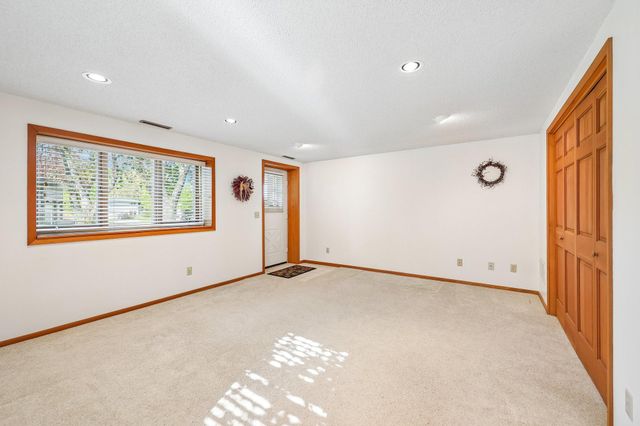 5137 Duggan Plaza, Edina, MN 55439