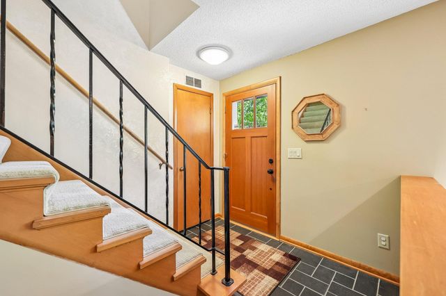 5137 Duggan Plaza, Edina, MN 55439