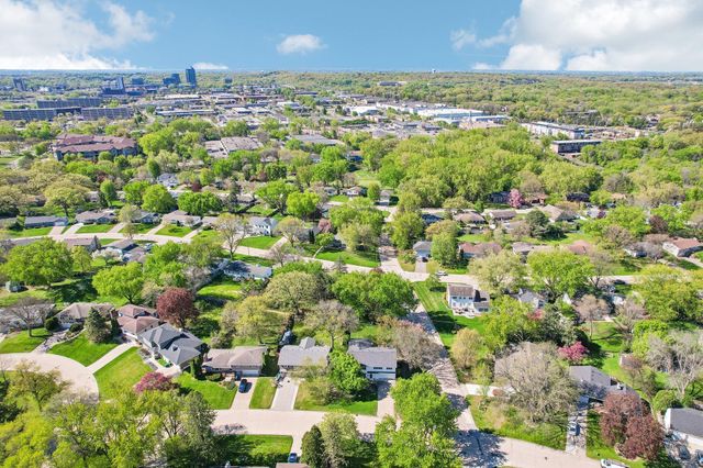 5137 Duggan Plaza, Edina, MN 55439