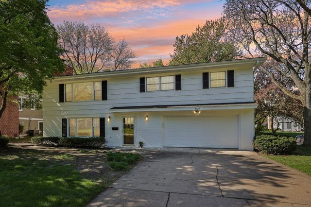 5137 Duggan Plaza, Edina, MN 55439