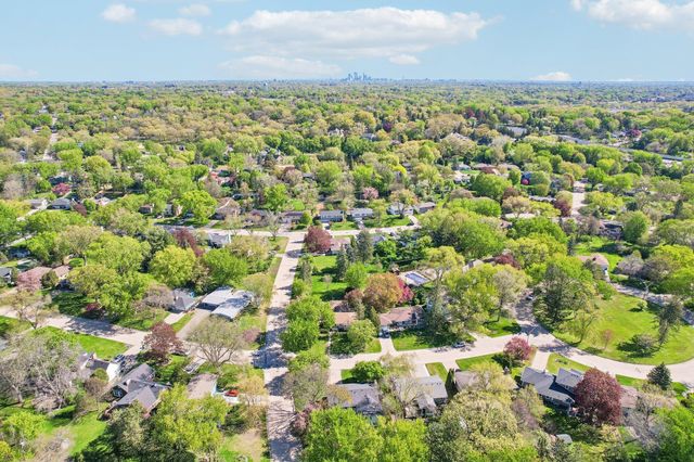 5137 Duggan Plaza, Edina, MN 55439