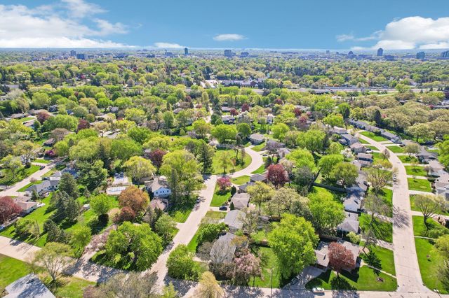 5137 Duggan Plaza, Edina, MN 55439