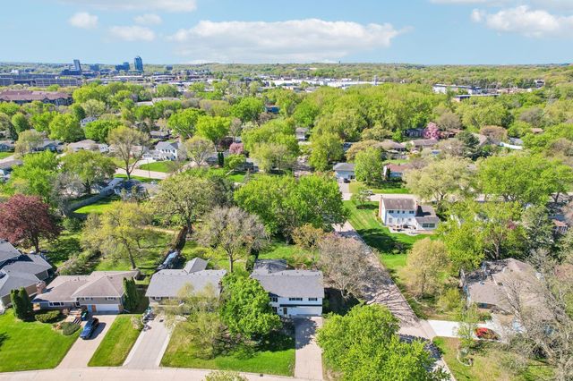 5137 Duggan Plaza, Edina, MN 55439