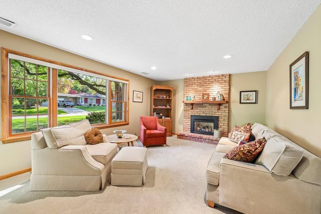 5137 Duggan Plaza, Edina, MN 55439