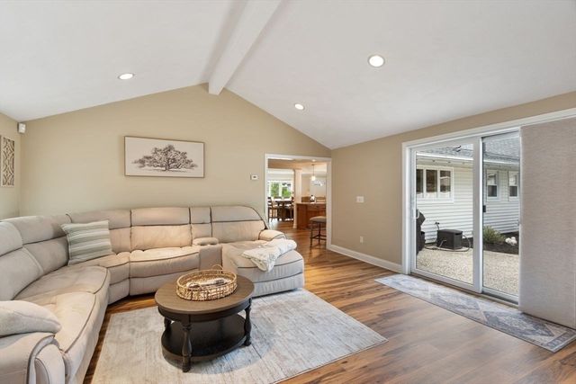 3 Maryvale Ln, Peabody, MA 01960