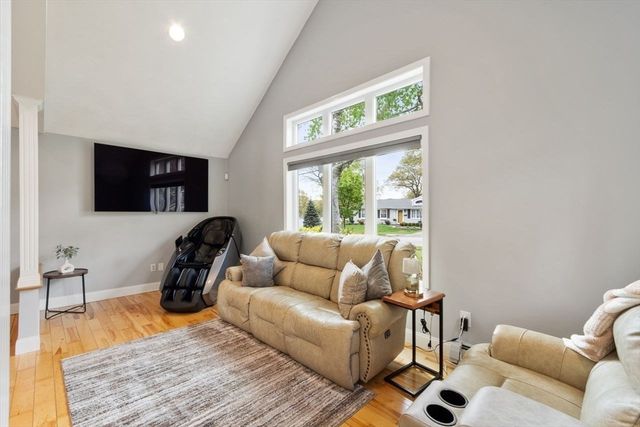 3 Maryvale Ln, Peabody, MA 01960