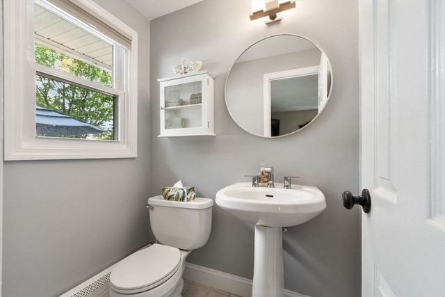 3 Maryvale Ln, Peabody, MA 01960