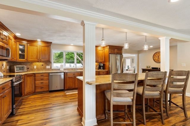 3 Maryvale Ln, Peabody, MA 01960