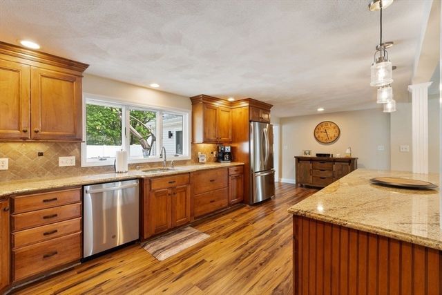 3 Maryvale Ln, Peabody, MA 01960
