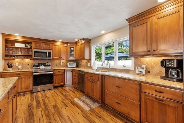 3 Maryvale Ln, Peabody, MA 01960