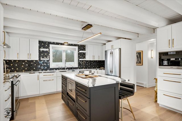 19840 S Schoolhouse Road, New Lenox, IL 60451