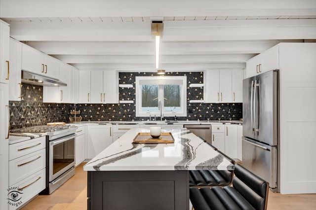 19840 S Schoolhouse Road, New Lenox, IL 60451