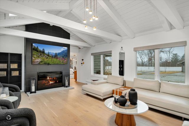 19840 S Schoolhouse Road, New Lenox, IL 60451