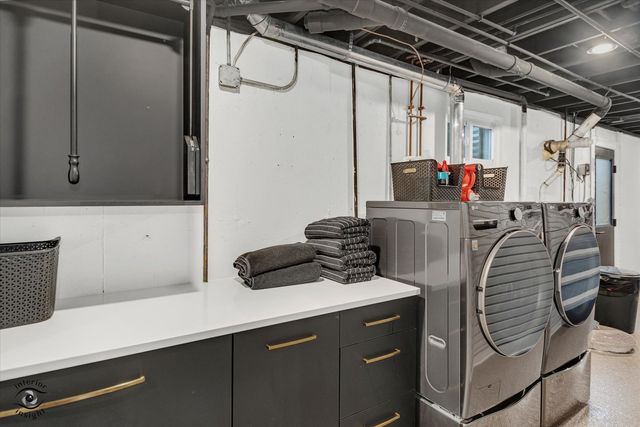 19840 S Schoolhouse Road, New Lenox, IL 60451