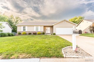450 Hidden Lake Drive, St Peters, MO 63304