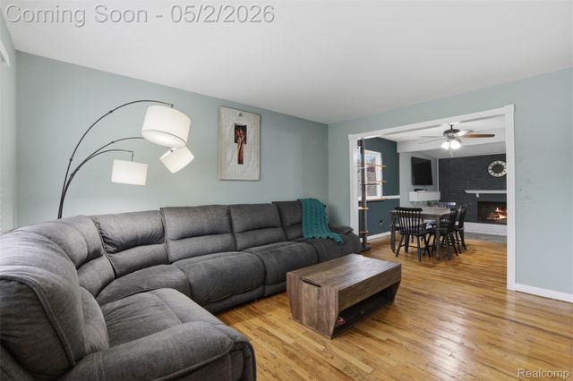 578 Worchester Street, Westland, MI 48186