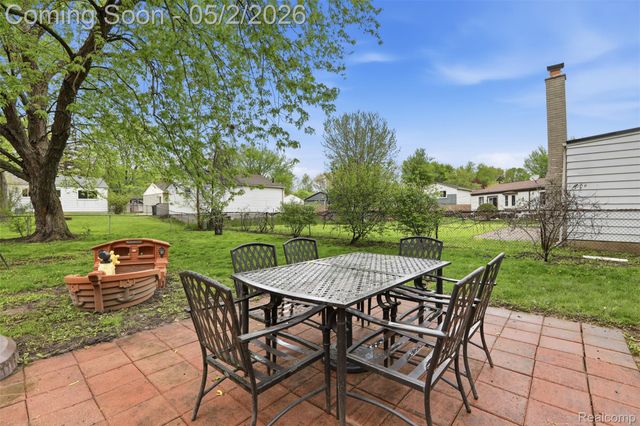 578 Worchester Street, Westland, MI 48186