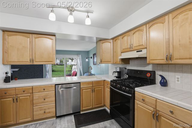 578 Worchester Street, Westland, MI 48186