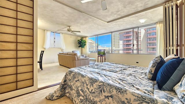 435 Seaside Avenue 409, Honolulu, HI 96815