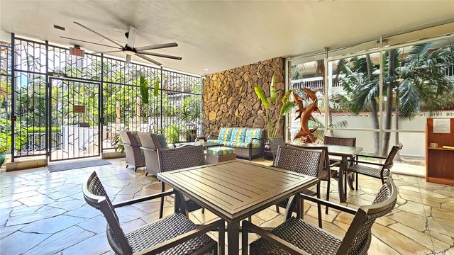 435 Seaside Avenue 409, Honolulu, HI 96815