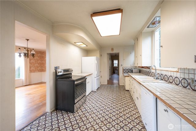 610 Hyde Park Drive, Hoquiam, WA 98550