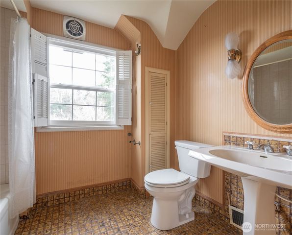 610 Hyde Park Drive, Hoquiam, WA 98550