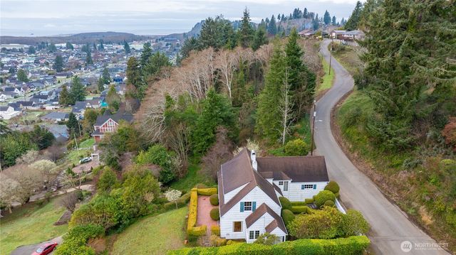 610 Hyde Park Drive, Hoquiam, WA 98550