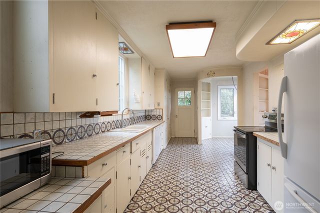 610 Hyde Park Drive, Hoquiam, WA 98550