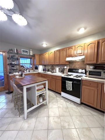 396 Graham Avenue, Brooklyn, NY 11211