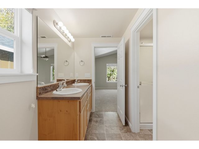 1120 Se 5TH St, Battle Ground, WA 98604