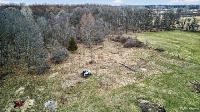 5516 W Lowe Road, Fowlerville, MI 48836