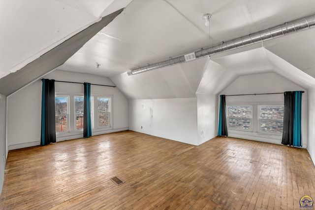 705 SW 6th Ave, Topeka, KS 66603