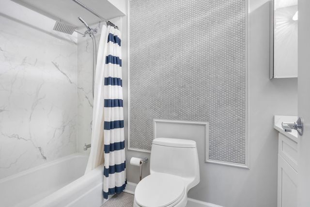 6007 N Sheridan Road 22K, Chicago, IL 60660