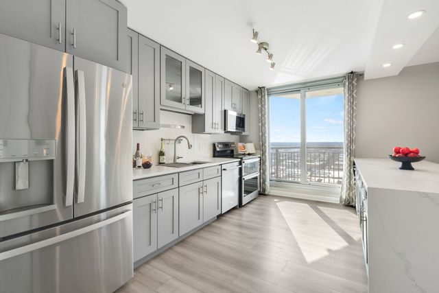 6007 N Sheridan Road 22K, Chicago, IL 60660