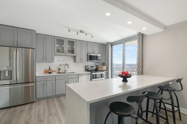 6007 N Sheridan Road 22K, Chicago, IL 60660