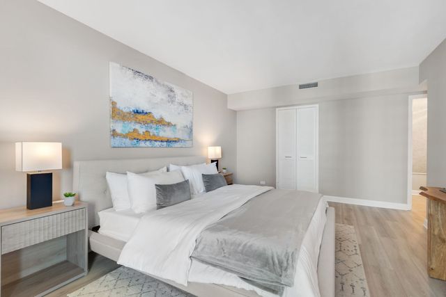 6007 N Sheridan Road 22K, Chicago, IL 60660