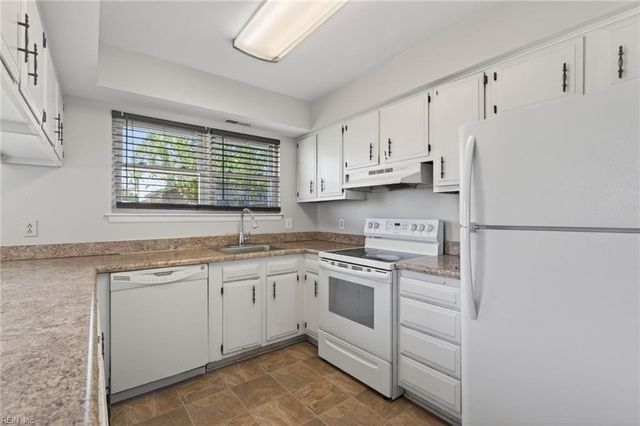 252 N Palmyra DR, Virginia Beach, VA 23462