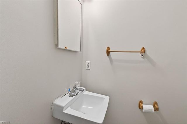 252 N Palmyra DR, Virginia Beach, VA 23462