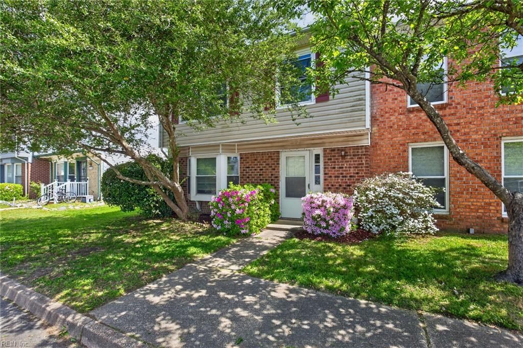 252 N Palmyra DR, Virginia Beach, VA 23462