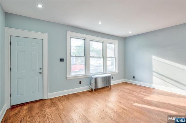 25 Wolf Place, Irvington, NJ 07111
