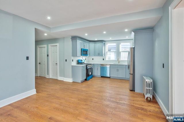 25 Wolf Place, Irvington, NJ 07111