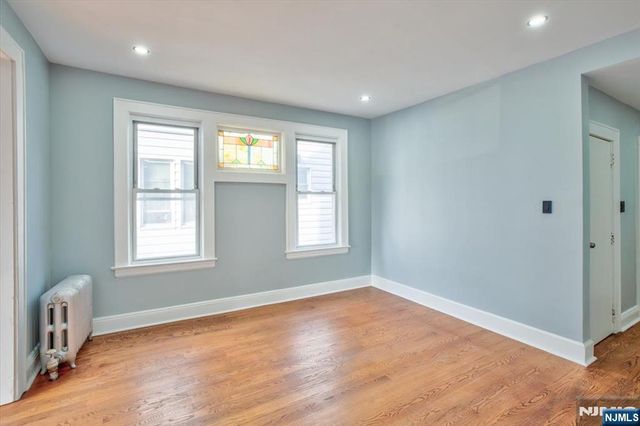 25 Wolf Place, Irvington, NJ 07111
